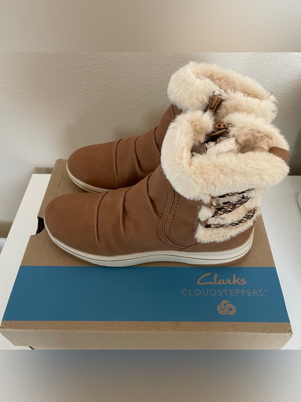 Clarks Women's Tan Winter Ankle Boots with Cream Faux-Fur Trim